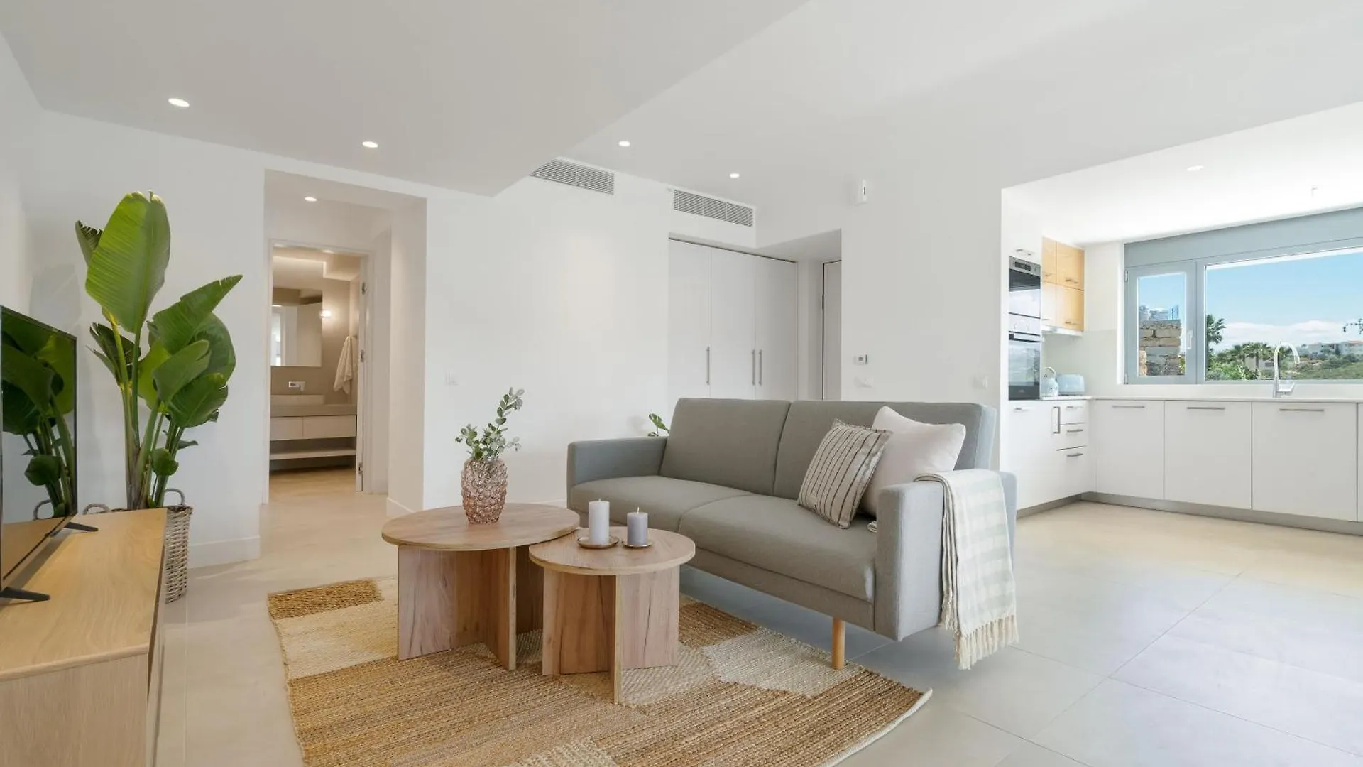 Le Mont Blanc - With Shared Pool Apartment Kounoupidhiana