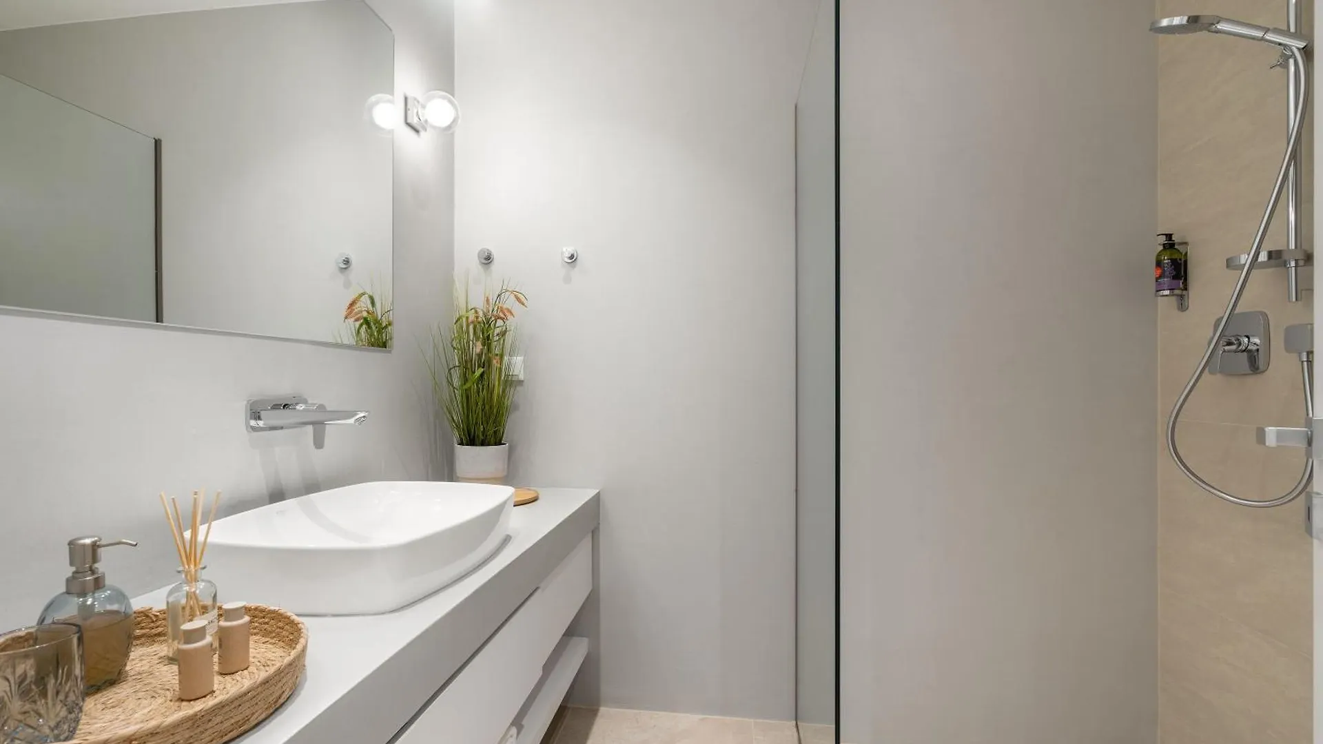 Le Mont Blanc - With Shared Pool Apartment Kounoupidhiana
