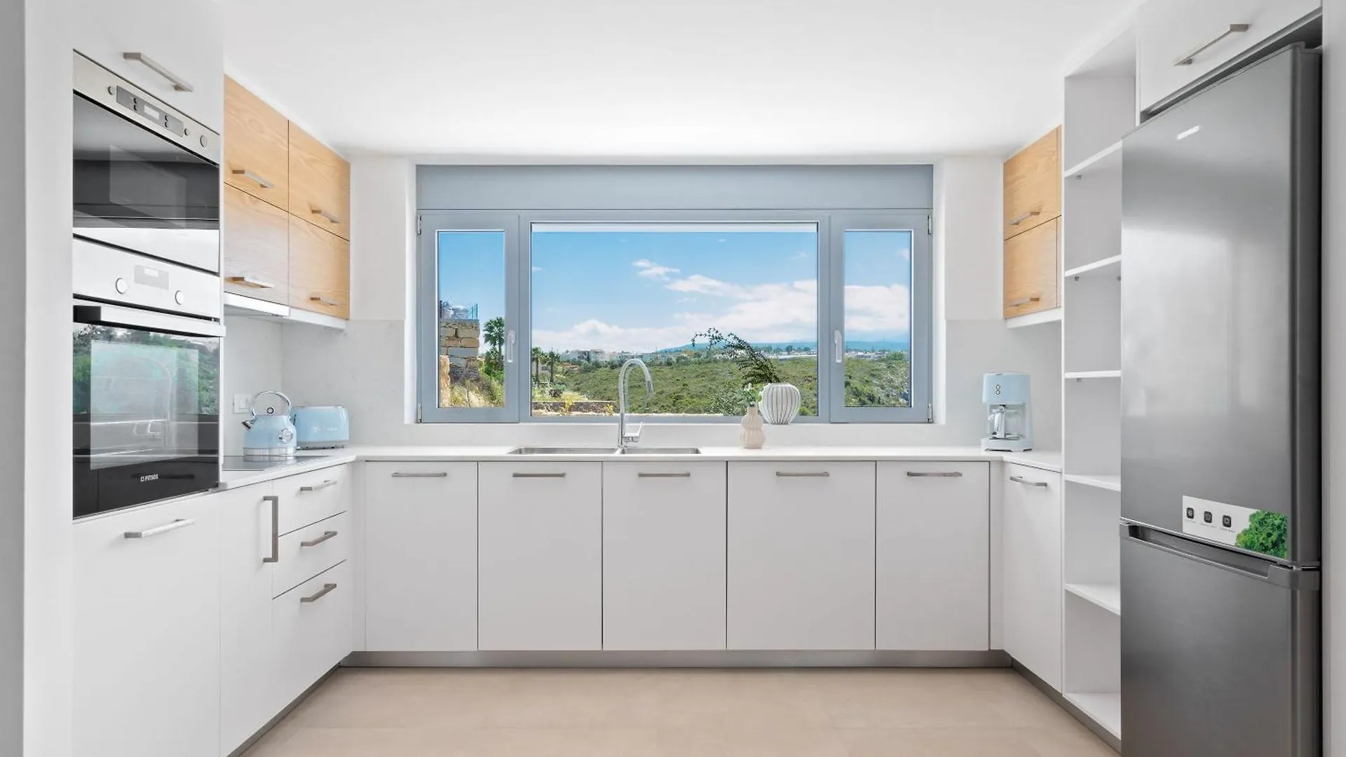 Le Mont Blanc - With Shared Pool Apartment Kounoupidhiana