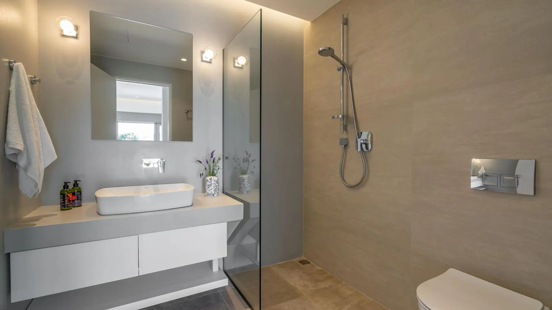 Le Mont Blanc - With Shared Pool Apartment Kounoupidhiana