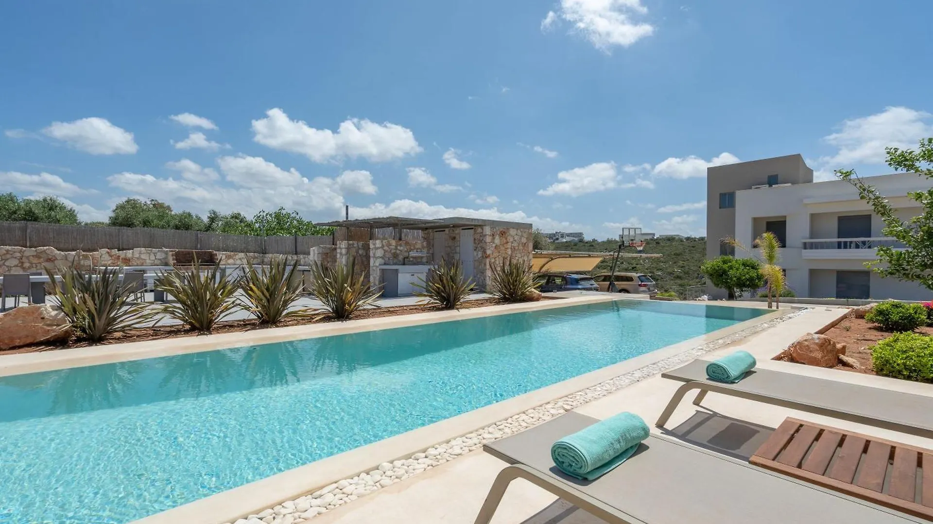 Le Mont Blanc - With Shared Pool Apartment Kounoupidhiana