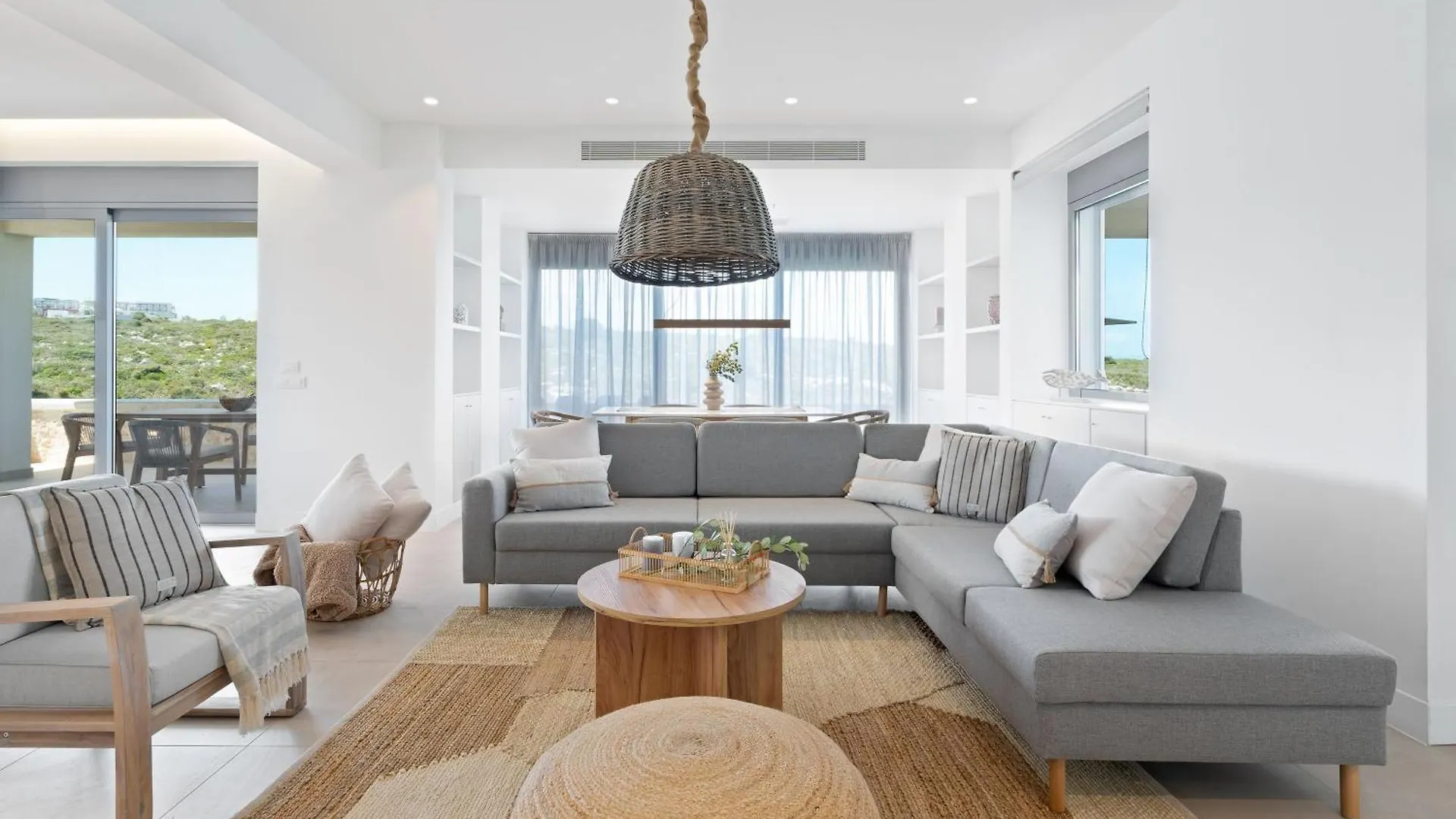 Le Mont Blanc - With Shared Pool Apartment Kounoupidhiana