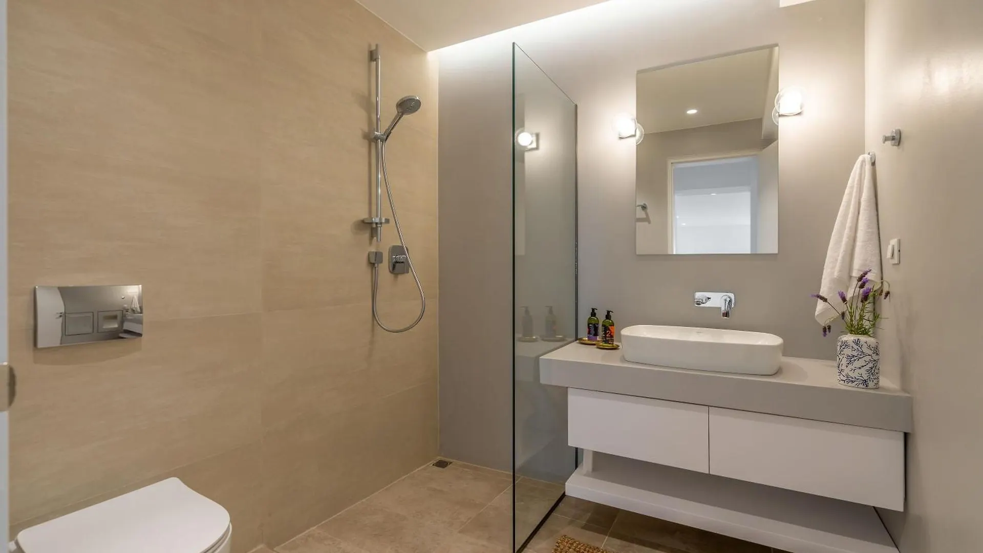 Le Mont Blanc - With Shared Pool Apartment Kounoupidhiana